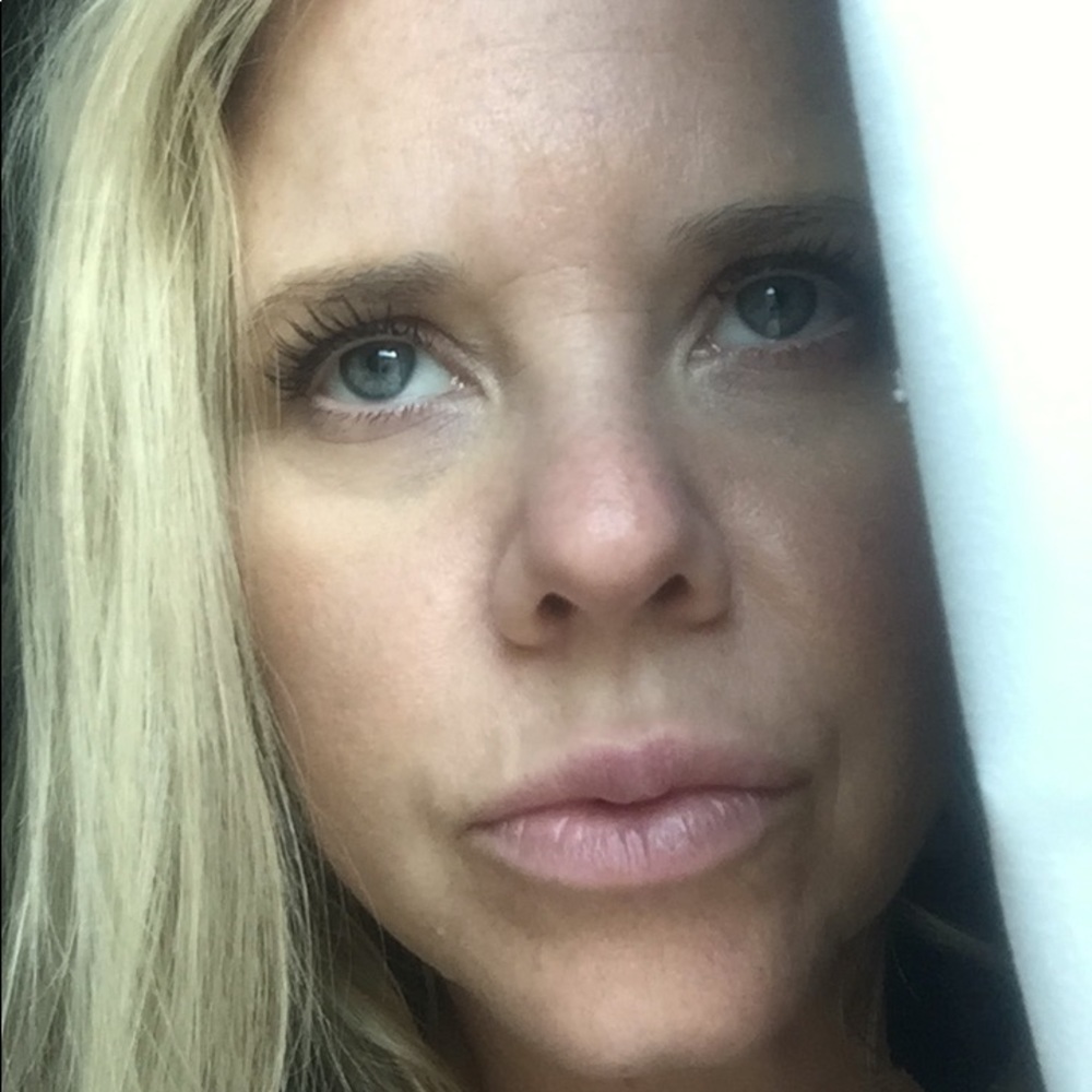 Meet your Posher, Lora